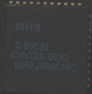 File:Ic-photo-MHS-S-80C31-(8031).png