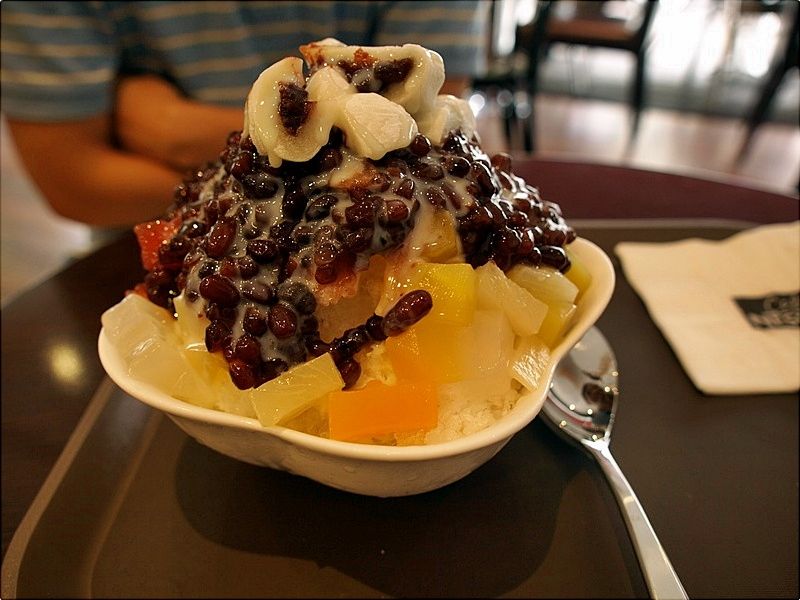 File:Korean shaved ice-Patbingsu-10B.jpg