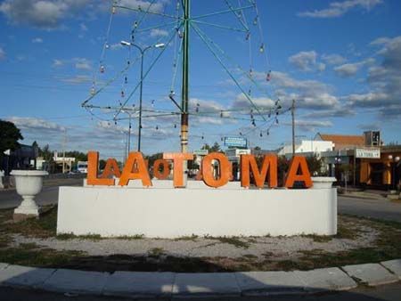 File:La Toma.jpg