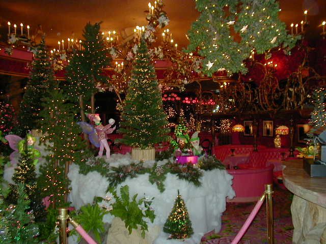 File:Madonna-inn-xmas-MCB.jpg