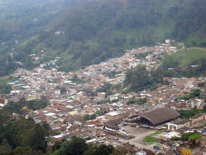 File:Panorámica de Pacho.jpg