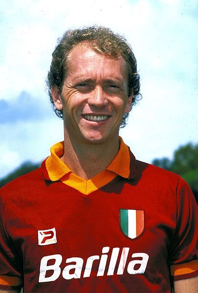 File:Paulo Roberto Falcão, Roma 1983-84.jpg