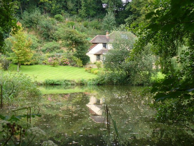 File:Waterloo Pond - geograph.org.uk - 547225.jpg