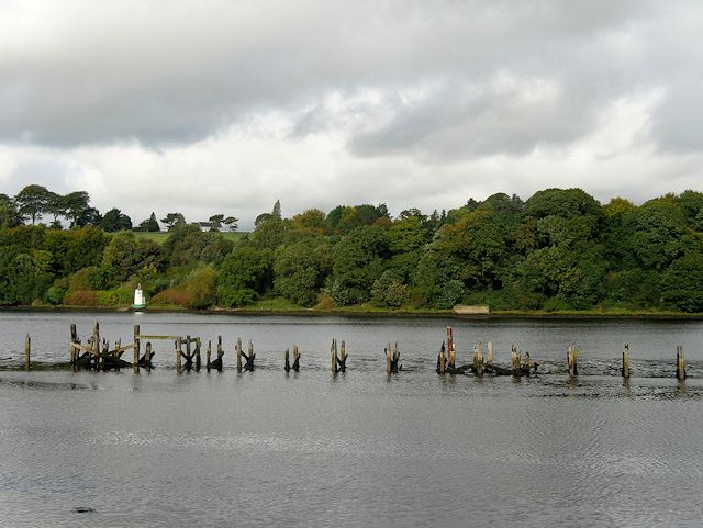 File:Derelict Jetty at Lishally (geograph 5561693).jpg