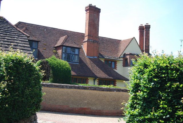 File:Goddards, Abinger Common (geograph 2640612).jpg