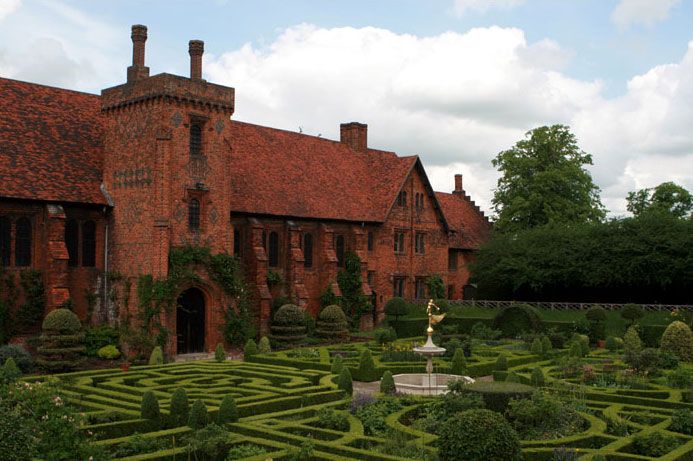 File:Hatfield House Old Palace.jpg