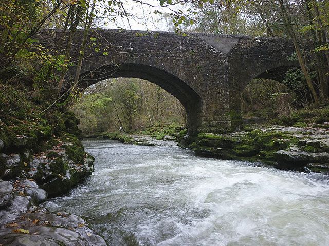 File:Hawes Bridge over the River Kent.jpg