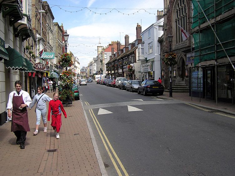 File:High.street.ilfracombe.arp.750pix.jpg