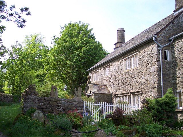 File:Hincaster Hall - geograph.org.uk - 805454.jpg