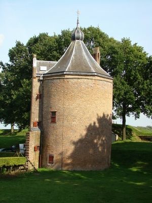 File:Loevenstein kruittoren.jpg