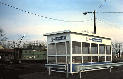 File:Pittsfield station shelter, December 1975.jpg