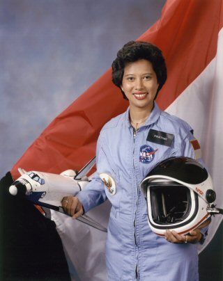 File:Pratiwi Sudarmono-0.jpg