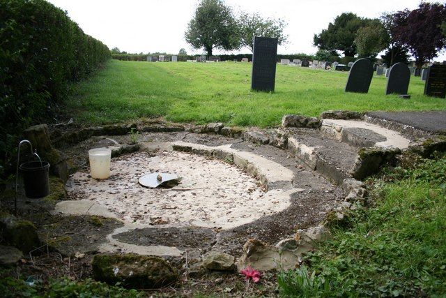 File:St.Gilbert's well - geograph.org.uk - 528617.jpg