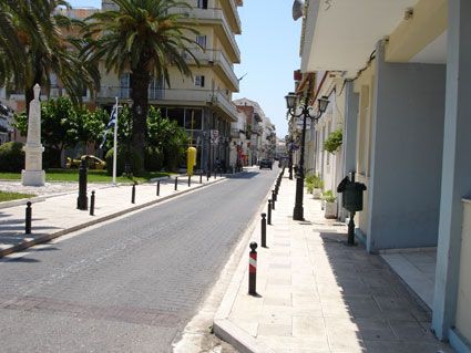 File:Street in Messolonghi.jpg