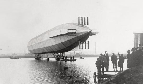 File:British Airships Q112310 (cropped).jpg