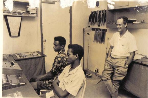 File:Caselyco Studio, Beattie, Leo and Syd.jpg