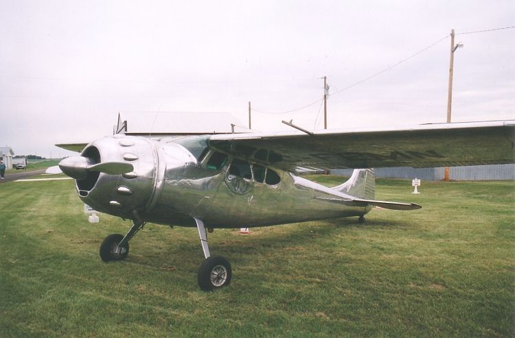 File:Cessna195C-FEMN.JPG