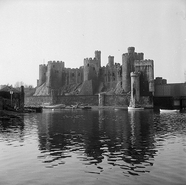 File:Conway castle (5369903401).jpg