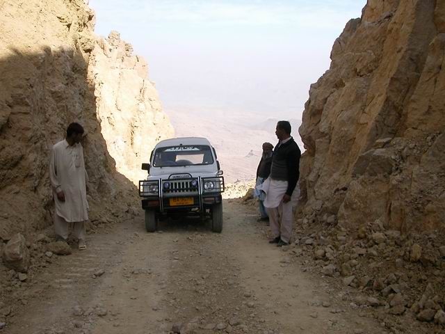 File:Crossing Khanwal Luck.jpg