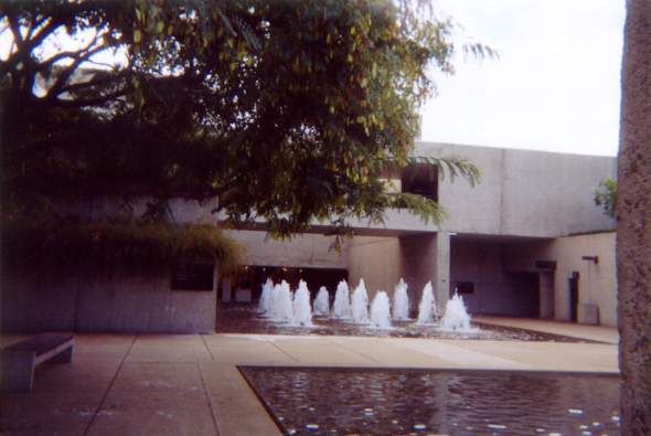 File:Outside-the-Queensland-Art-Gallery.jpg