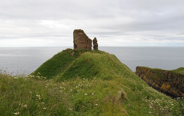 File:Remains of Forse Castle.jpg