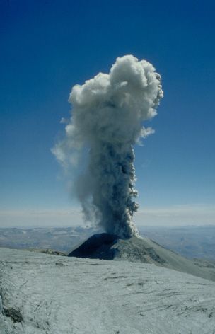 File:Sabancaya-erupting.jpg