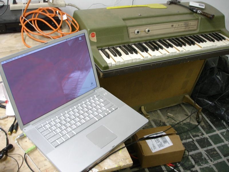 File:Wurlitzer 206A, notebook.jpg