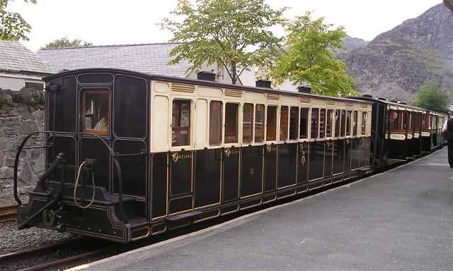 File:FR first bogie carriage No. 15.jpg