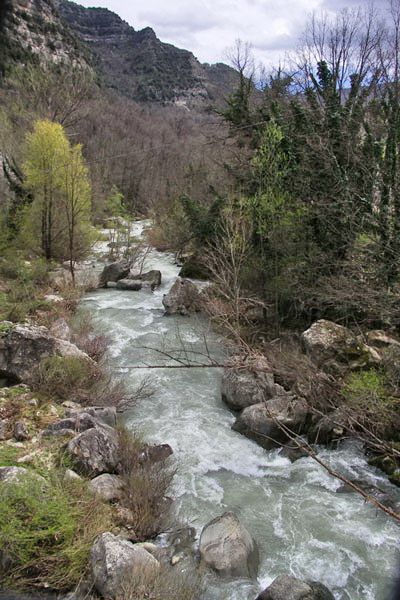 File:Fiume Vomano.jpg