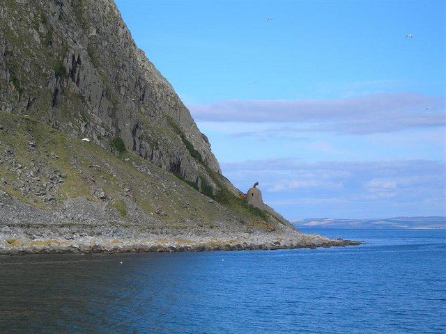 File:Foghorn On Ailsa Craig.jpg