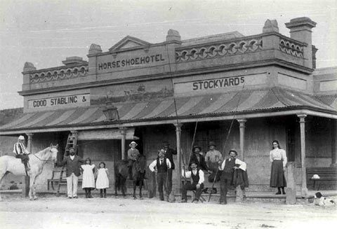 File:Horseshoe Inn, Noarlunga, 1865.jpg