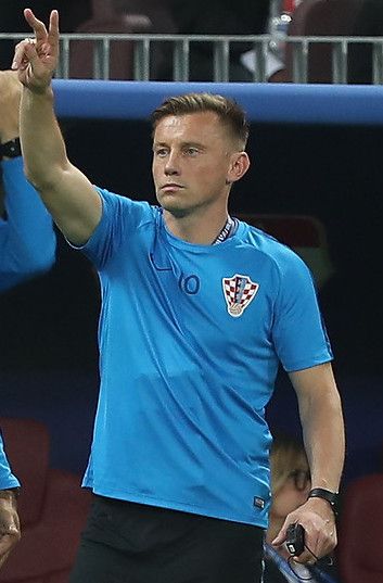 File:Ivica Olić during game v England.jpg