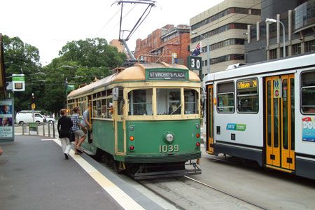 File:Tram at St-Vincent's Plaza.jpg