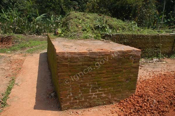 File:A section of a wall in Bhismaknagar.jpg