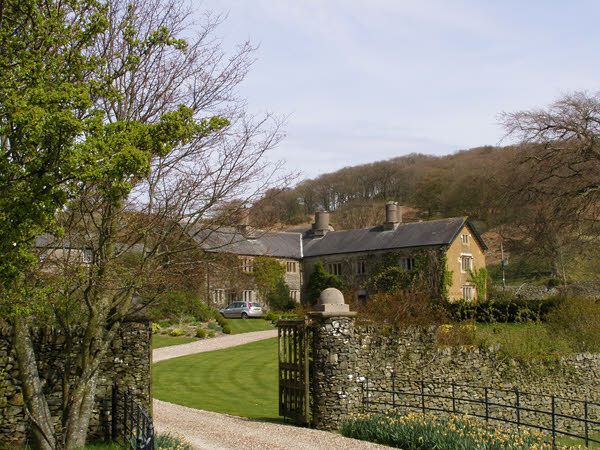 File:Ashlack Hall near Grizebeck (geograph 1823285).jpg