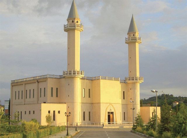 File:Baitul Awwal Mosque, Tirana.jpg