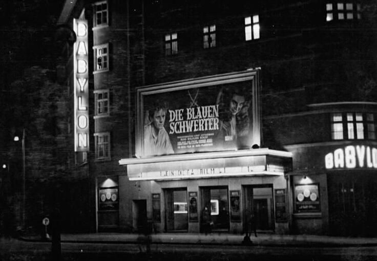 File:Bundesarchiv Bild 183-S91747, Berlin, Kino "Babylon", Nacht.jpg