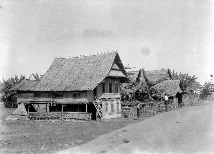 File:COLLECTIE TROPENMUSEUM Huis Zuid-Celebes TMnr 10027864.jpg