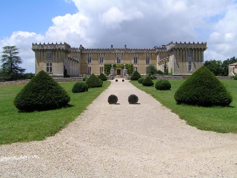 File:Chateau-Chesnel.JPG