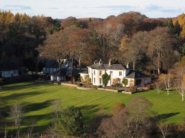 File:Edinkillie House (geograph 2327113).jpg