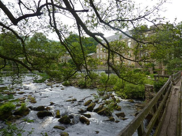 File:Footbridge over the Derwent (geograph 1922544).jpg