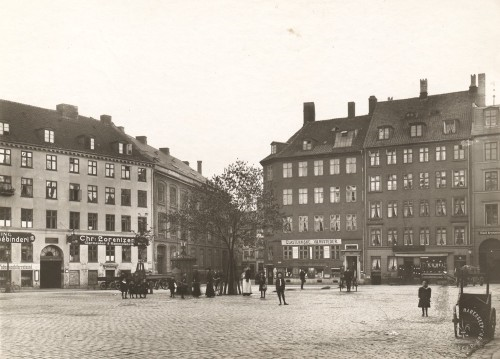 File:Hauser Plads 1900s.png