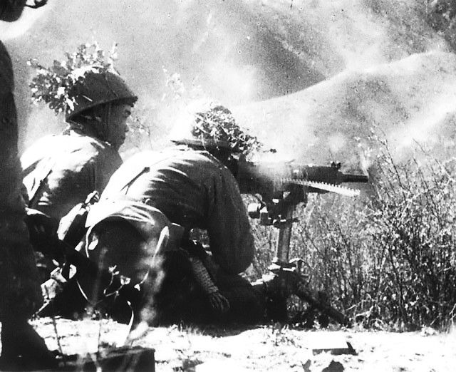 File:Japanese troops firing a heavy machine gun.jpg