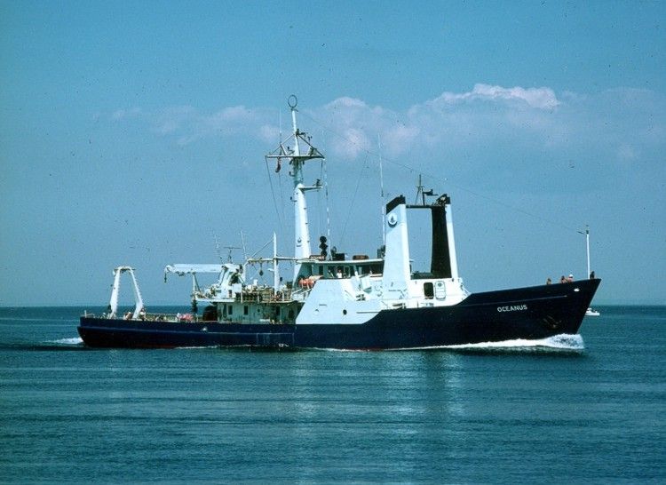 File:RV Oceanus pre-1994.jpg