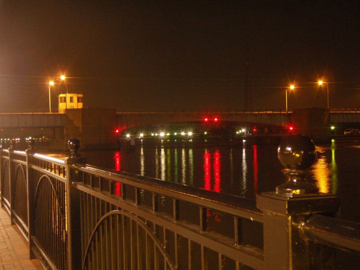 File:Veterans Bridge Night.jpg