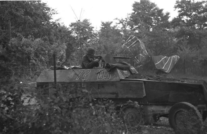 File:Bundesarchiv Bild 101II-M2KBK-771-29, Arnheim, Schützenpanzer im Einsatz.jpg