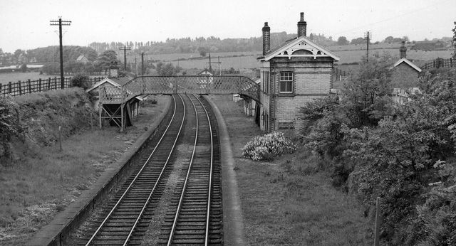 File:Burton Point railway station 1953826 d38bb5aa.jpg