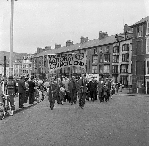 File:CND rally, Aberystwyth (5184388447).jpg