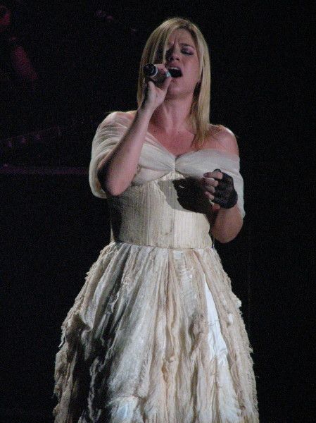 File:Kelly Clarkson in Canberra, 2005 (2).jpg