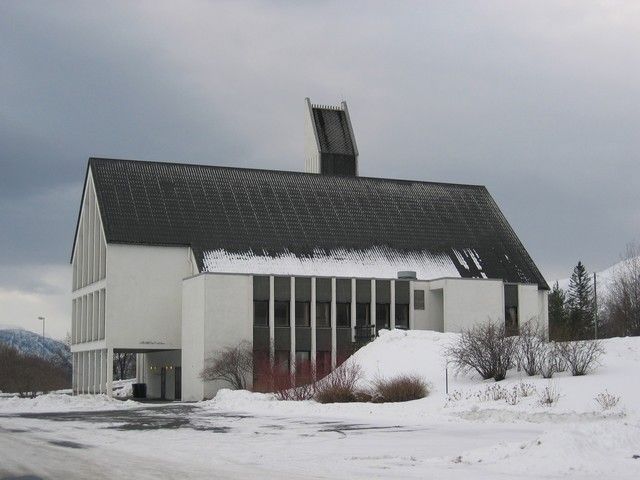 File:Kjøpsvik kirke 02.JPG